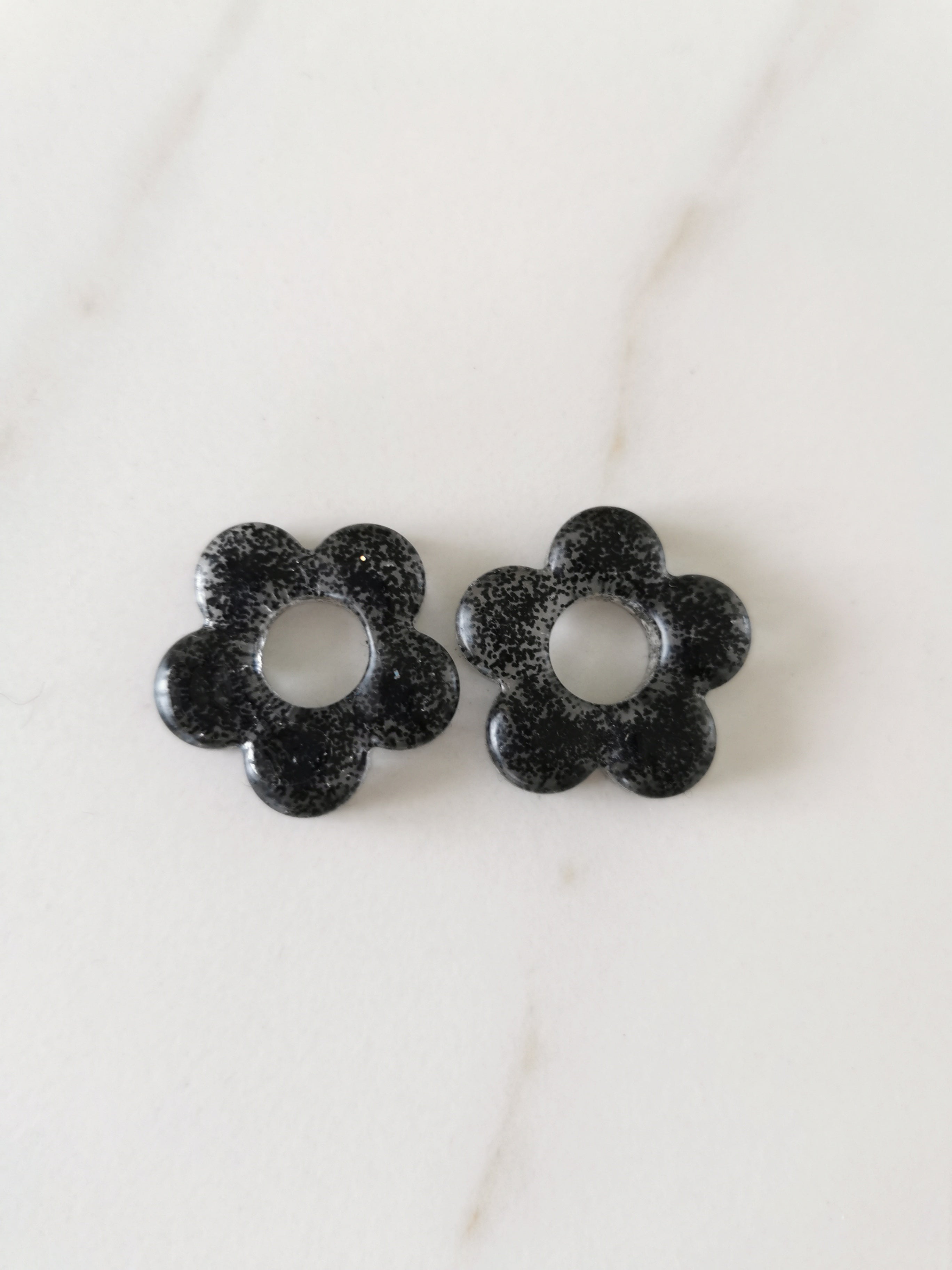 Résine époxy - fleur noir paillette