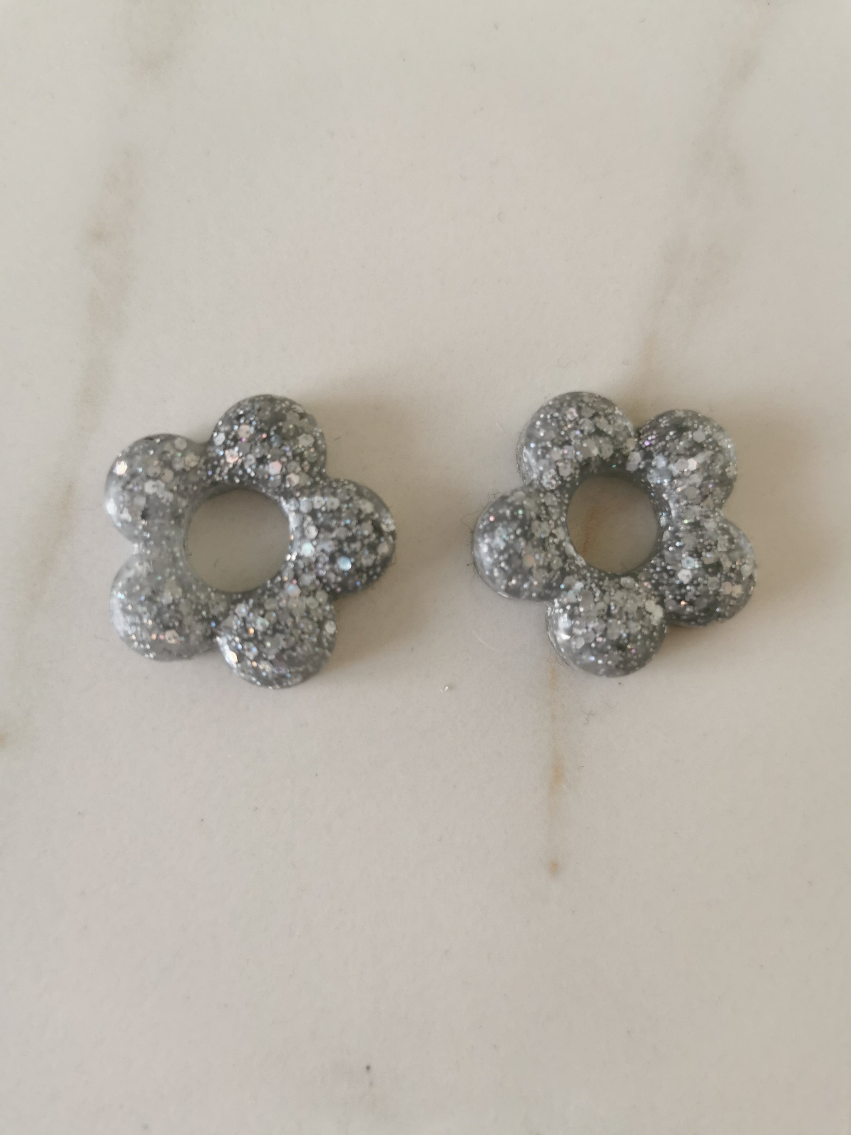 Résine époxy - fleur couleur argent - paillettes