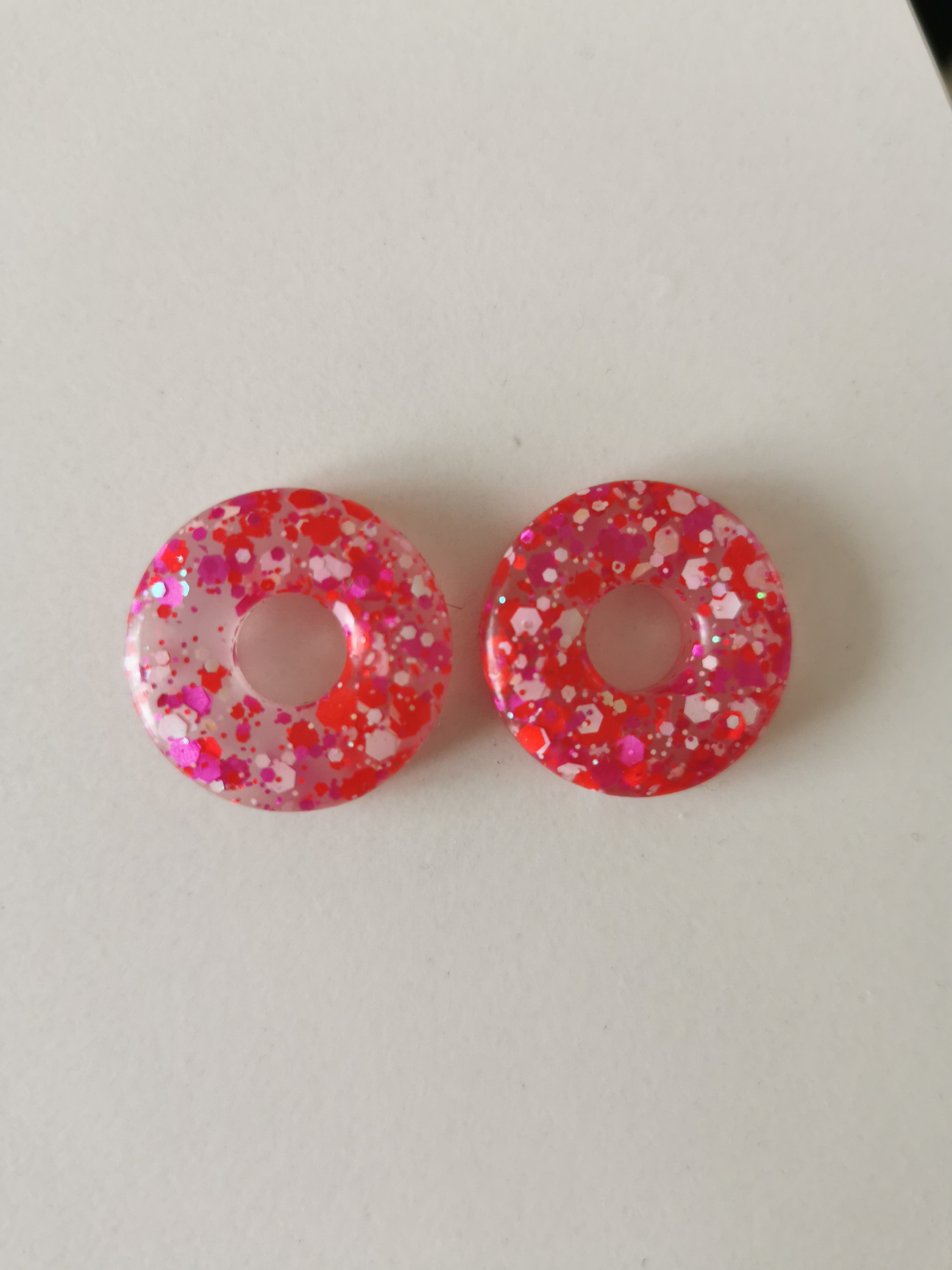 Résine époxy - donuts rouge/blanc - flocons